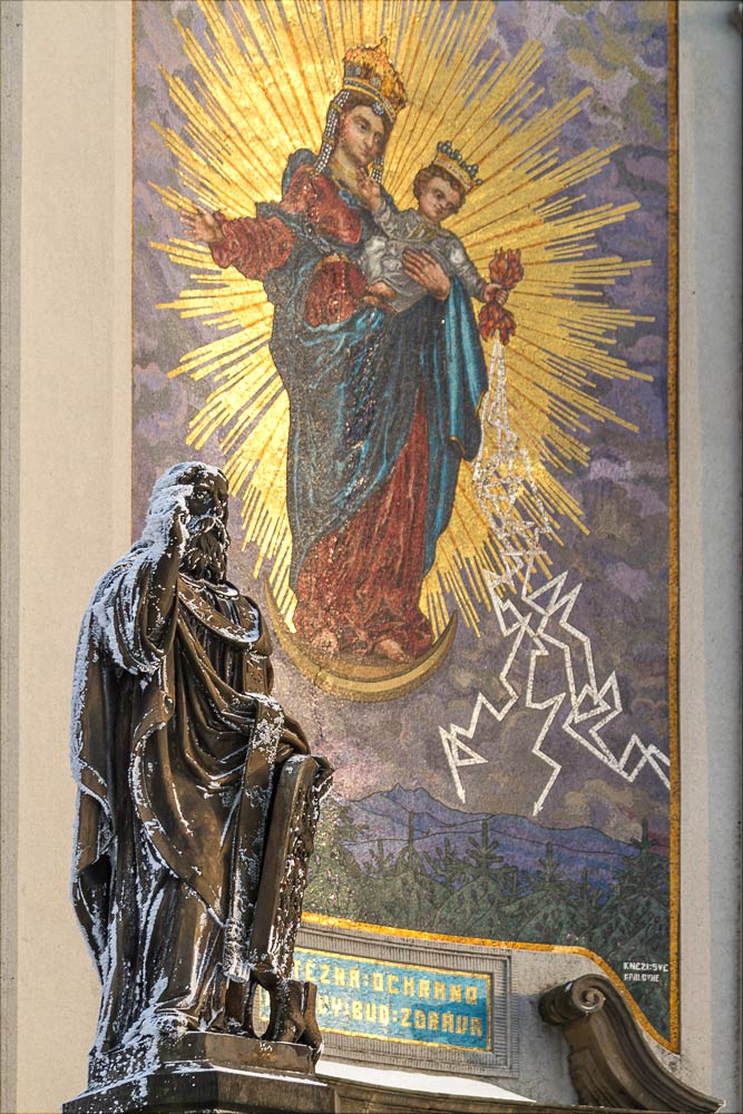 Скульптуры Кирилла и Мефодия на горе Святой Гостин
