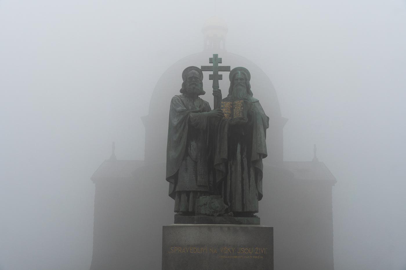 Туман на горе Радгошт, часовня Св. Кирилла и Мефодия